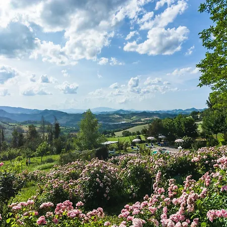 Holiday Home In Cagli With Pool & Sauna, Cleaning Included * 카글리